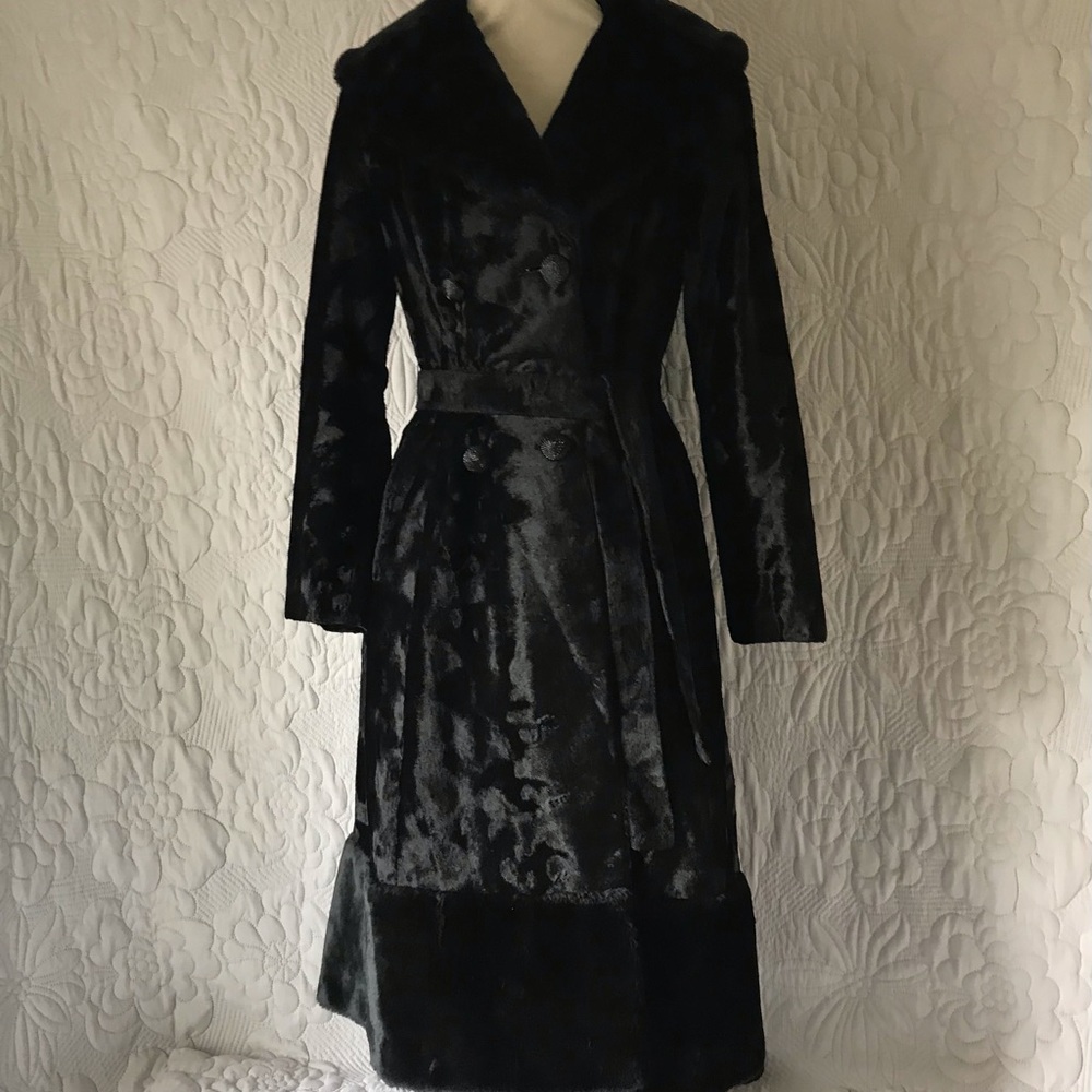 Fabulous Vintage Faux Fur Coat - Picture 2 of 11